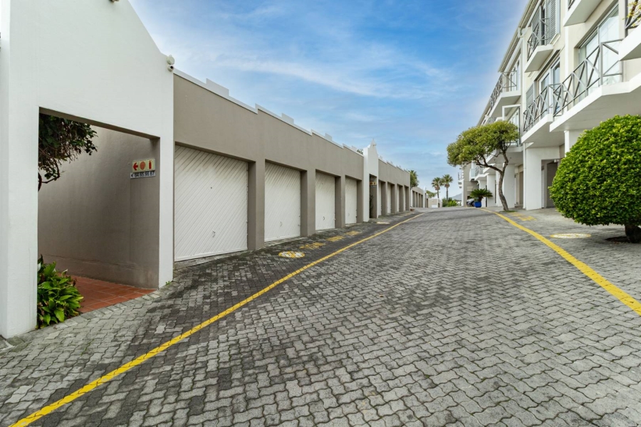 To Let 2 Bedroom Property for Rent in Green Point Western Cape